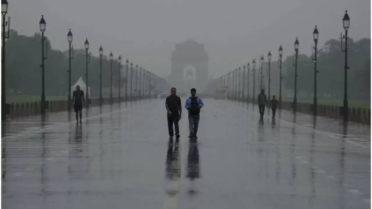 उत्तर भारत में सर्दी का आगाज़, बारिश और बर्फबारी की संभावना