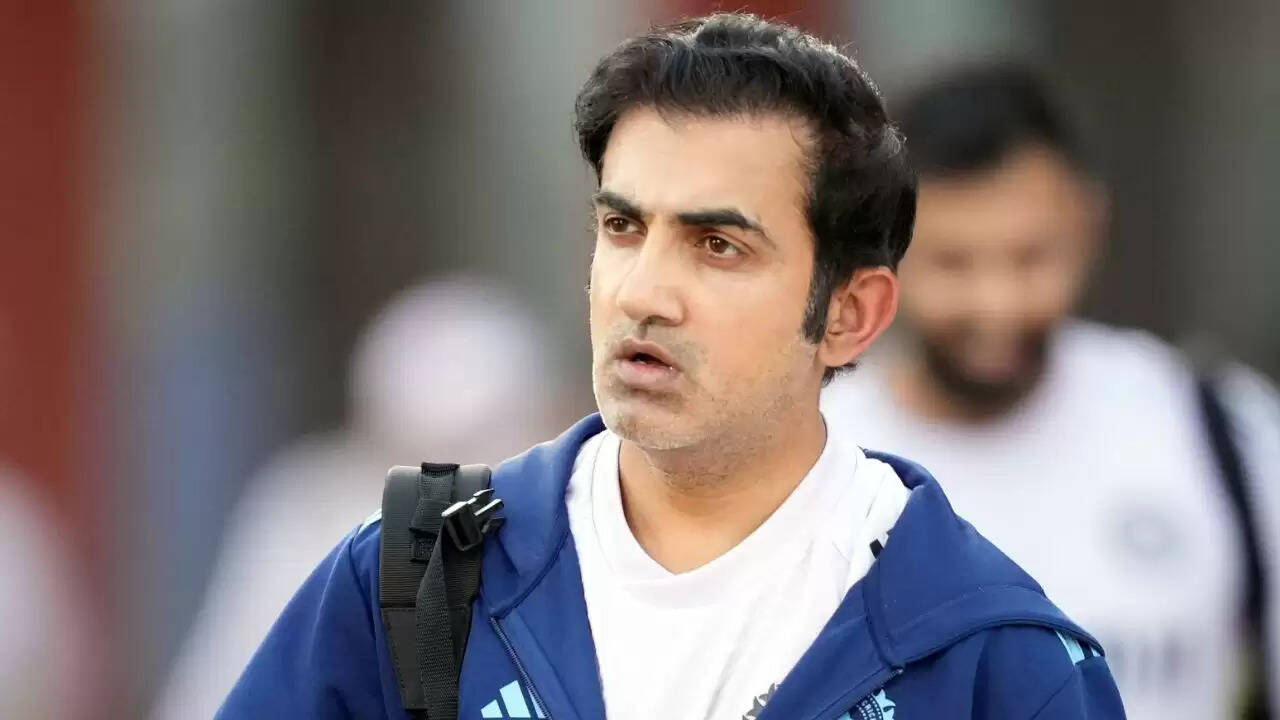 आरसीबी की ऐतिहासिक जीत के बाद भगदड़ में 11 की मौत