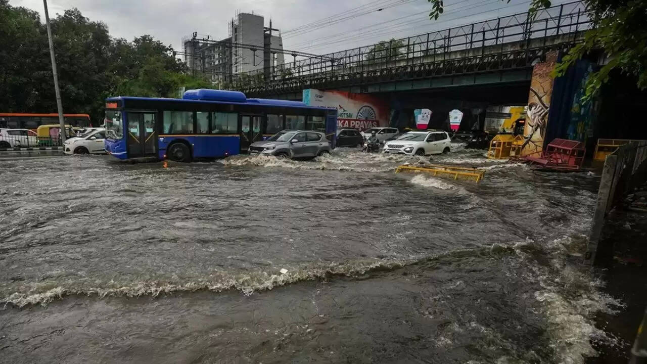 उत्तर भारत में मौसम का मिजाज: बाढ़ और बारिश की चेतावनी