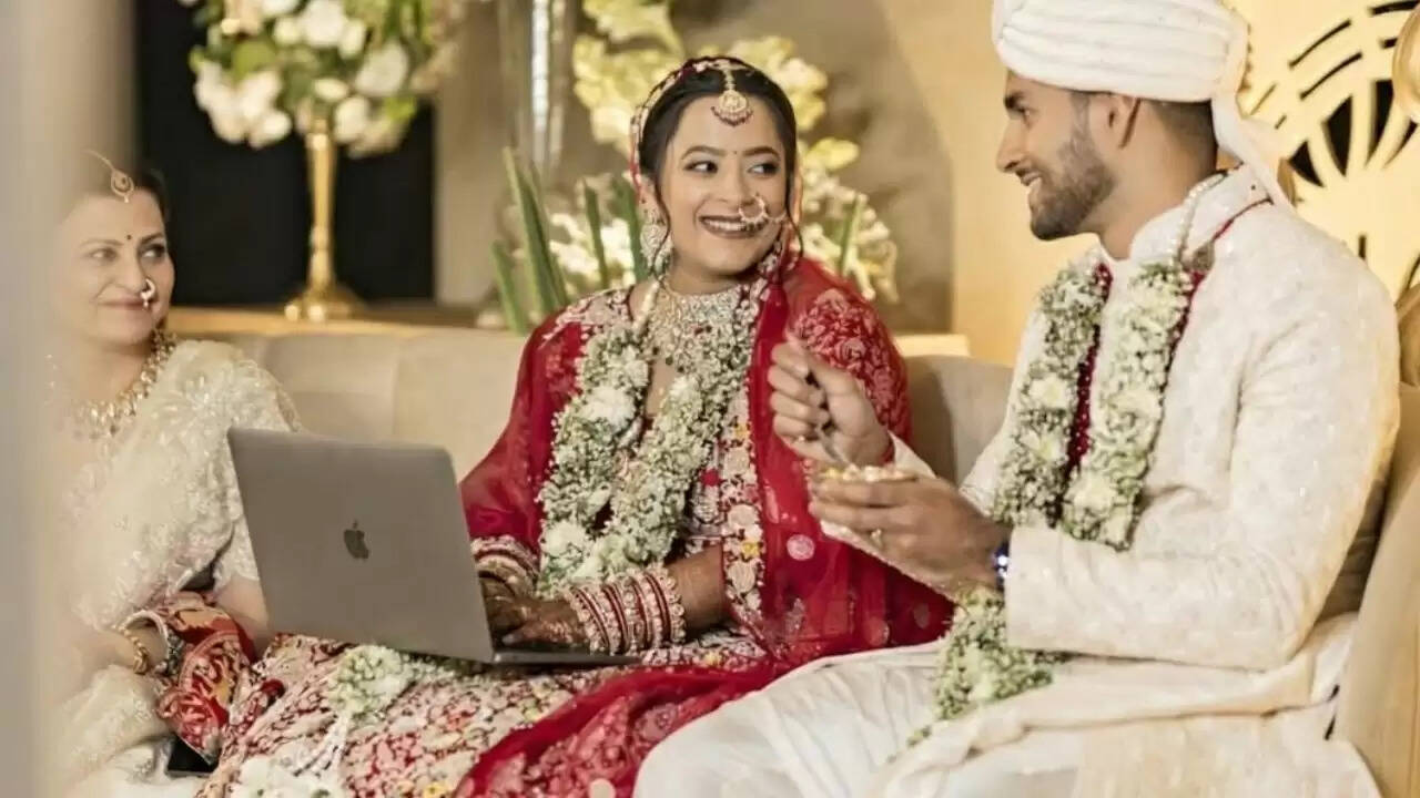 शादी के 10 मिनट बाद ही बहन ने सॉफ्टवेयर बग ठीक किया, जानें क्या है कहानी