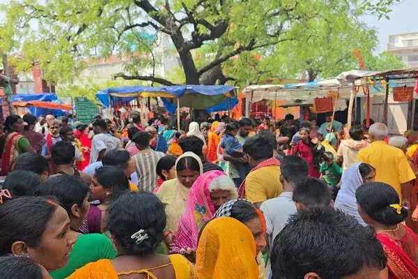 नालंदा में शीतला माता मंदिर में भगदड़ से 8 लोगों की मौत