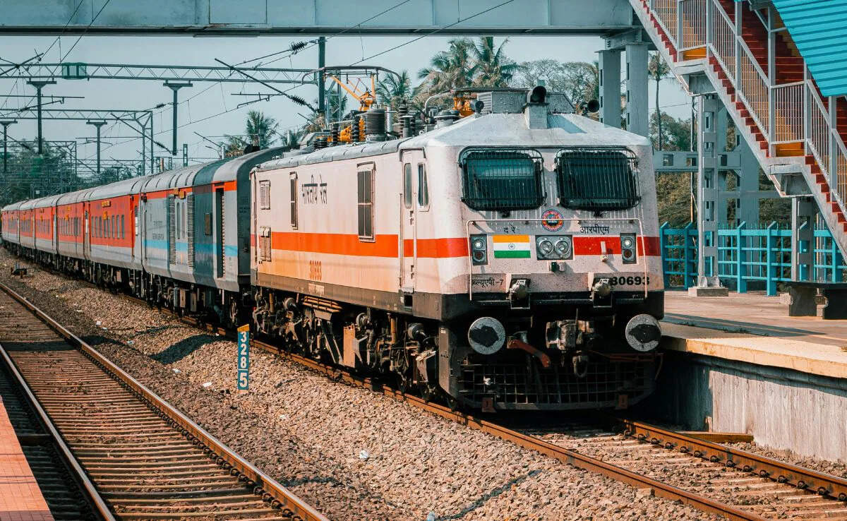 ट्रेन यात्रा में रद्दीकरण: जानें किन ट्रेनों का सफर होगा प्रभावित