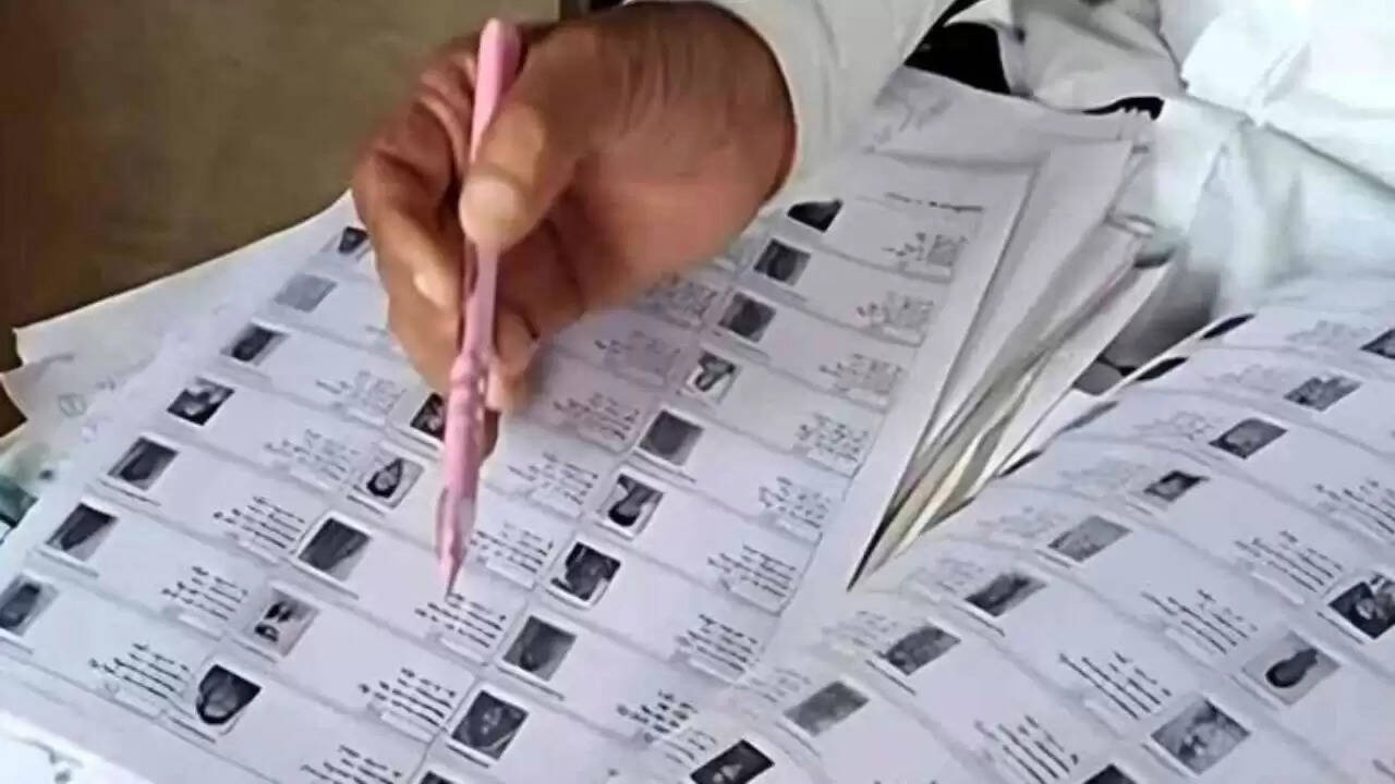 पश्चिम बंगाल में मतदाता सूची का पुनरीक्षण: 58 लाख नाम हटाए गए