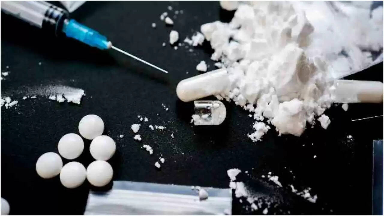 दिल्ली में ड्रग्स के खिलाफ बड़ी कार्रवाई: 328 किलो मेथामफेटामाइन जब्त