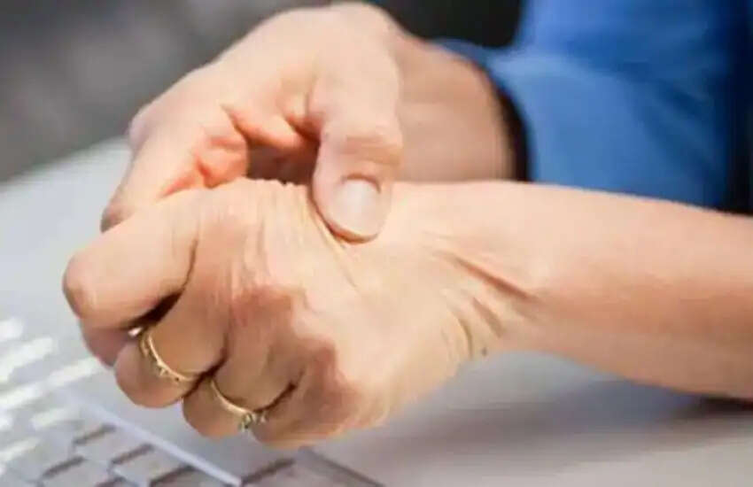 घंटों बैठने से स्वास्थ्य पर पड़ने वाले दुष्प्रभाव