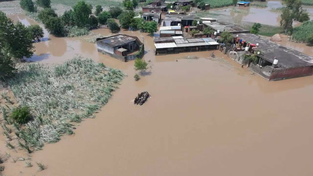 पंजाब में बाढ़ का कहर: 29 लोगों की जान गई, मुख्यमंत्री ने केंद्र से मांगी मदद