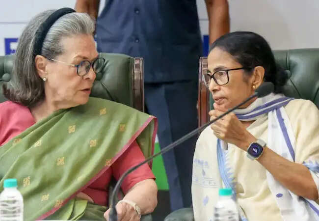 ममता बनर्जी का कांग्रेस में विलय: अभिषेक बनर्जी ने रखी शर्तें
