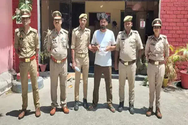 लखनऊ पुलिस ने 25,000 रुपये के इनामी अपराधी को गिरफ्तार किया
