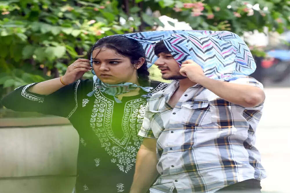 दिल्ली में गर्मी का प्रकोप, तापमान 44 डिग्री तक पहुंच सकता है