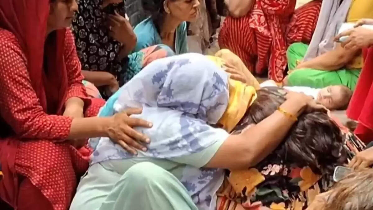 दिल्ली में चाकू से हत्या: विवाद के पीछे प्रेम प्रसंग का शक