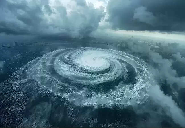 ओडिशा में चक्रवात मोंथा से बाढ़ की स्थिति, स्थानीय निवासियों की चिंताएं बढ़ीं