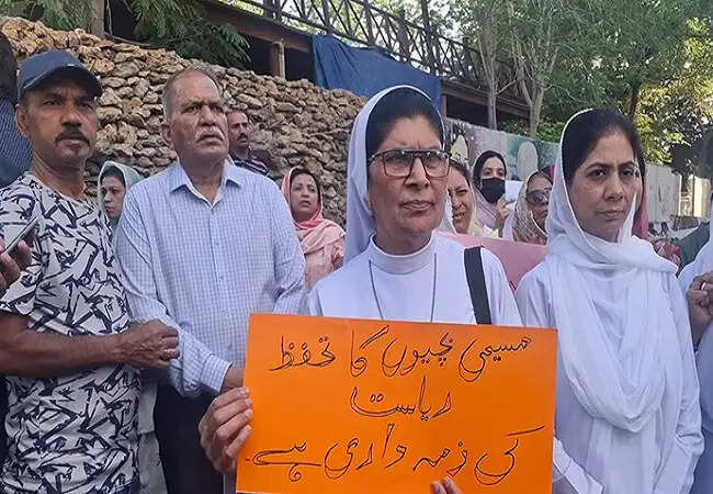 फैसलाबाद में अल्पसंख्यक लड़कियों के अधिकारों के लिए विरोध प्रदर्शन