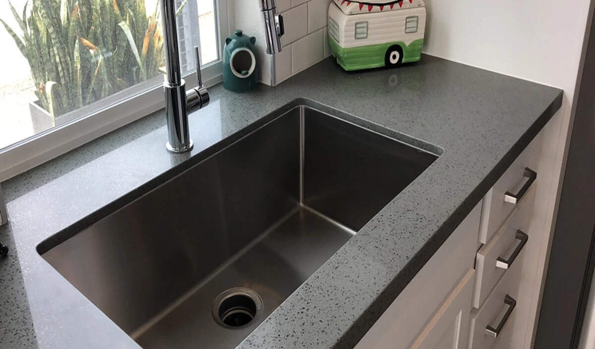 किचन सिंक के नीचे न रखें ये चीजें, वरना होगी नकारात्मकता