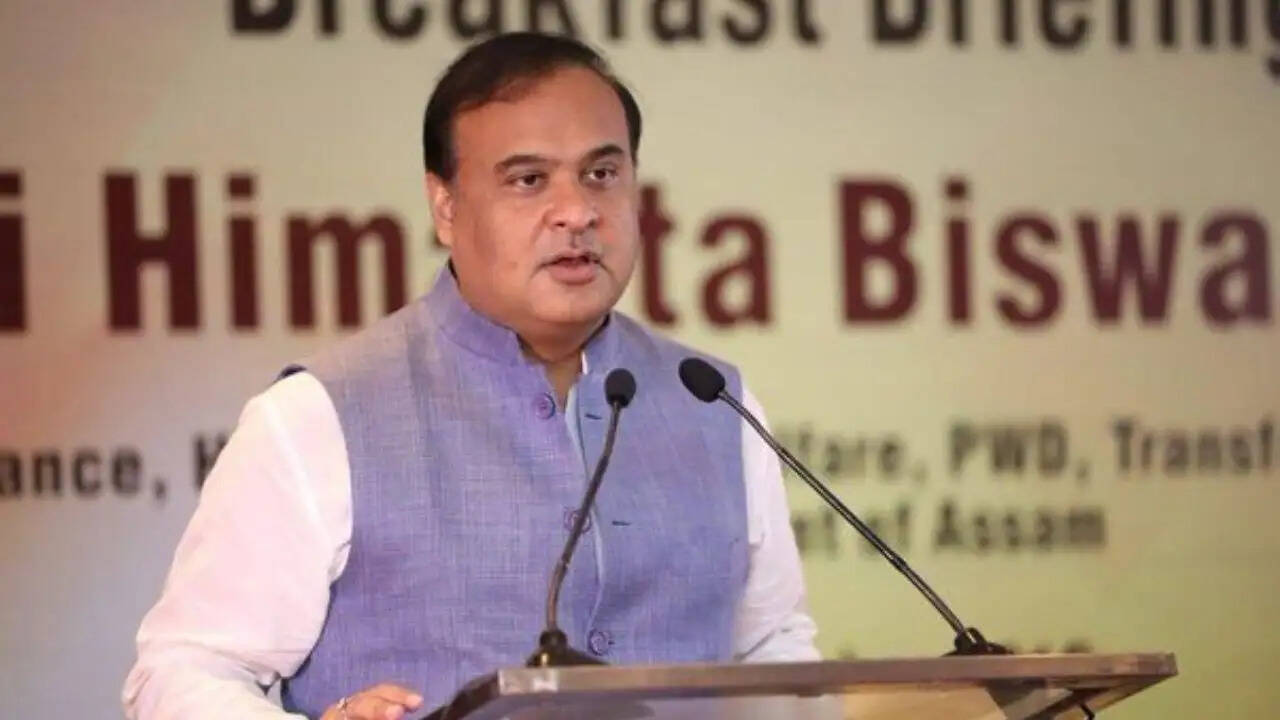 हिमंत बिस्वा सरमा दूसरी बार असम के मुख्यमंत्री पद की शपथ लेने के लिए तैयार