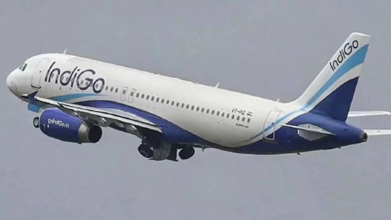 IndiGo Airlines में उड़ान रद्दीकरण का संकट: नागरिक उड्डयन मंत्रालय ने बुलाई समीक्षा बैठक