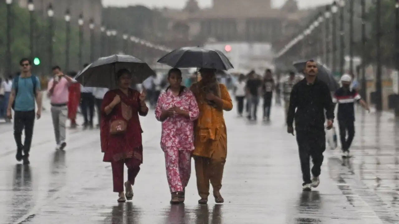 दिल्ली-NCR में मौसम का हाल: बारिश की संभावना और चेतावनियाँ