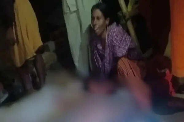 बिहार में इंदिरा आवास योजना के तहत मकान की छत गिरने से 5 की मौत