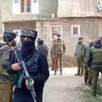 जम्मू-कश्मीर में सुरक्षा एजेंसियों की बड़ी कार्रवाई: 300 ठिकानों पर छापे