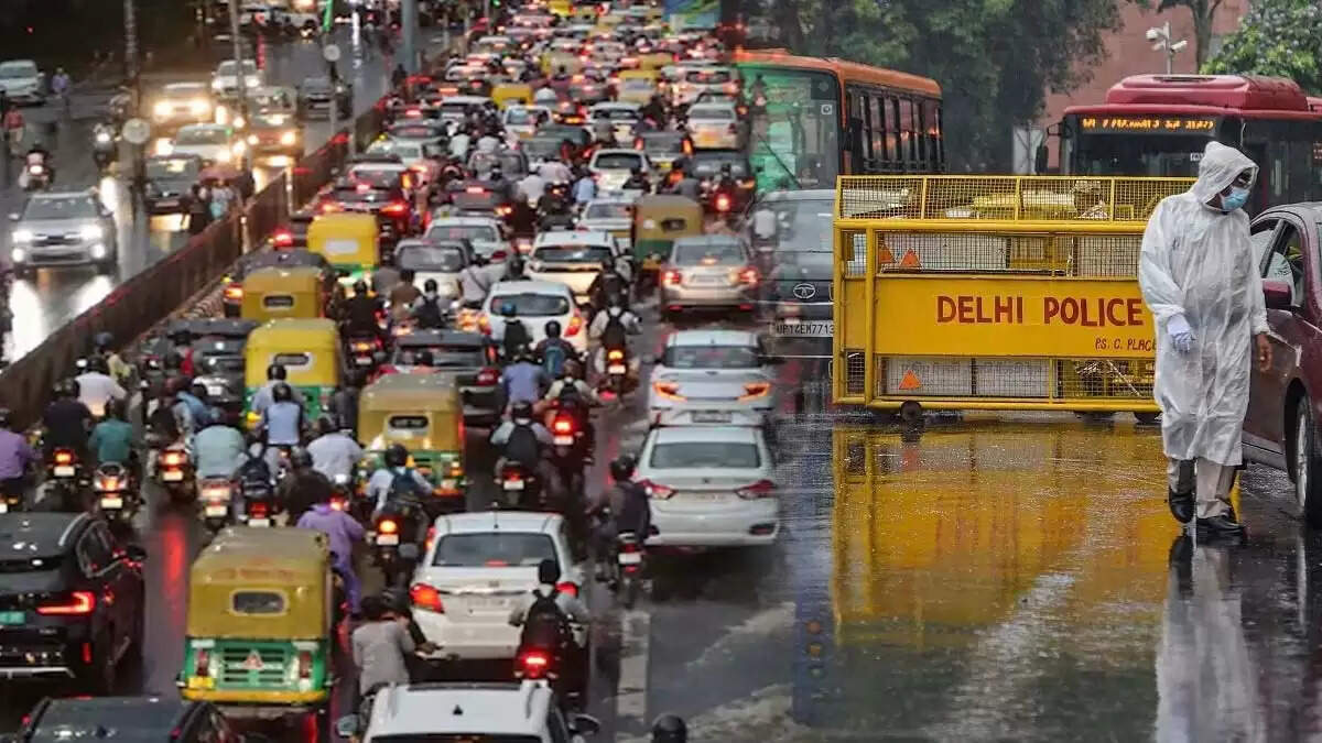 दिल्ली-एनसीआर में बारिश से ट्रैफिक जाम और जलजमाव की समस्या