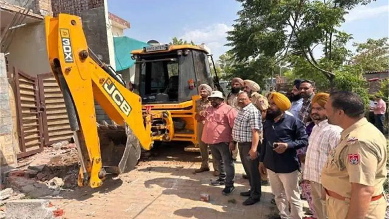 लुधियाना में नशा माफिया के खिलाफ प्रशासन की सख्त कार्रवाई