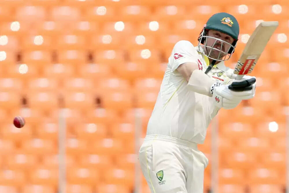 एडिलेड टेस्ट में ऑस्ट्रेलिया की मजबूत बढ़त, ट्रेविस हेड का शतक