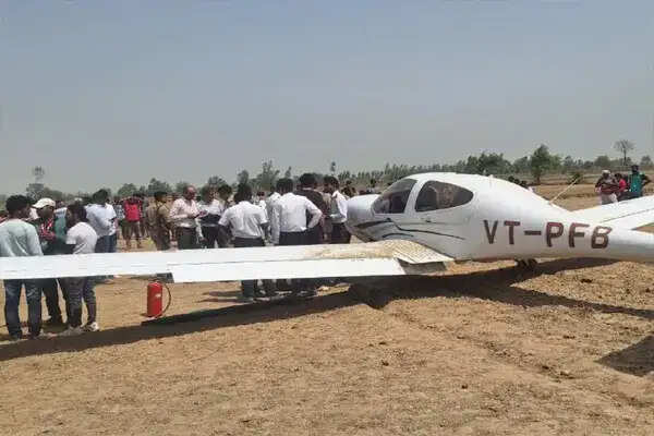 अलीगढ़ में विमान हादसे से बचने की अद्भुत कहानी
