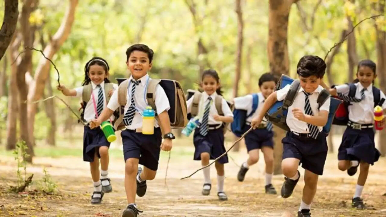 अगस्त 2025 में स्कूलों की छुट्टियों की पूरी जानकारी