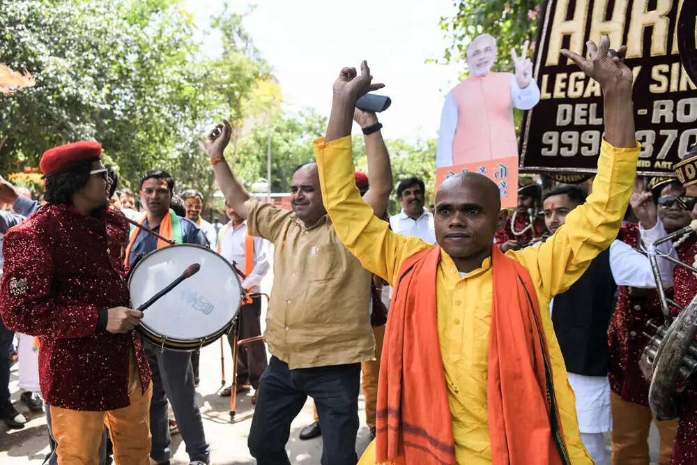 पश्चिम बंगाल चुनावों में भाजपा का जश्न, कार्यकर्ताओं में उत्साह