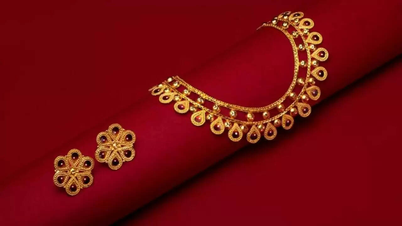 भारत में सोने और चांदी की कीमतों में गिरावट: जानें ताजा रेट