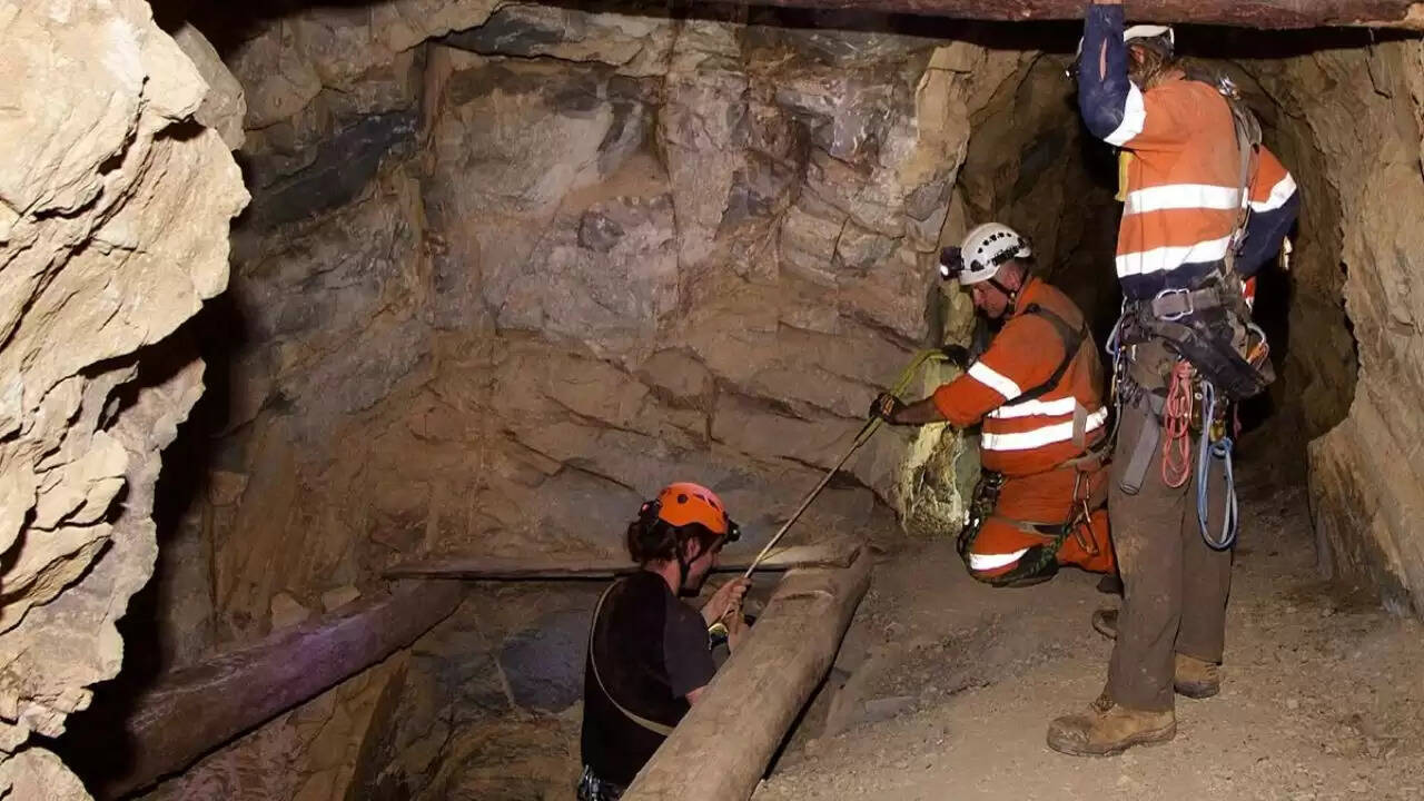 तिब्बत में गिरफ्तारियों और संचार बंदी पर चिंता बढ़ी