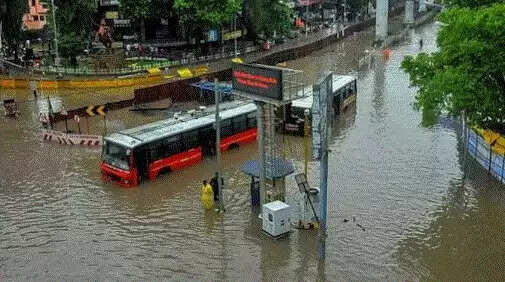 IMD का भारी बारिश का अलर्ट: उत्तर भारत में अगले 7 दिन रहेंगे सावधान
