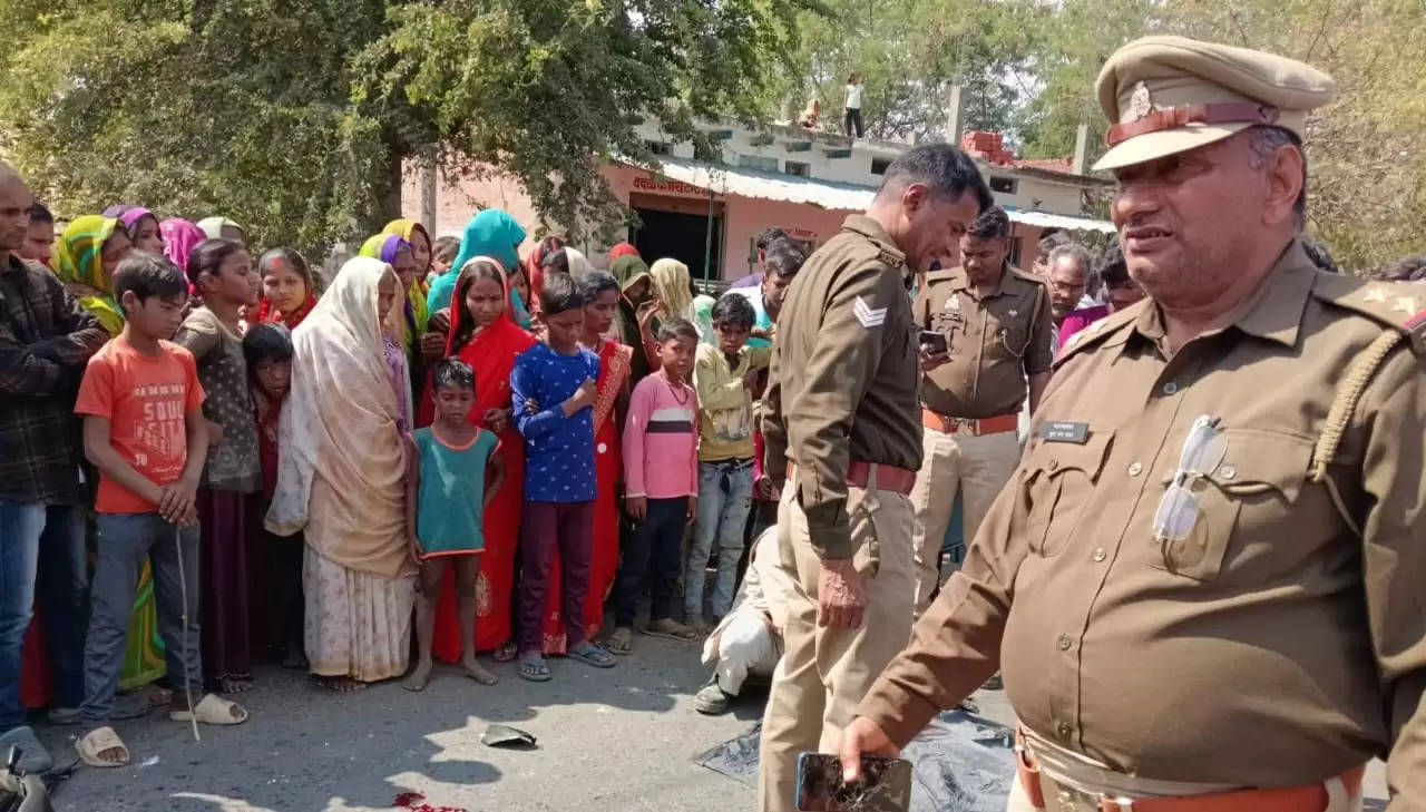 ट्रैक्टर की टक्कर से बाइक सवार ट्रक में घुसे, दो युवकों की मौत व एक गंभीर