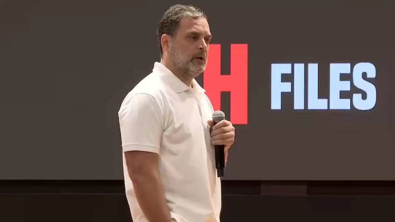 राहुल गांधी के वोट चोरी के आरोपों पर चुनाव आयोग का सख्त जवाब