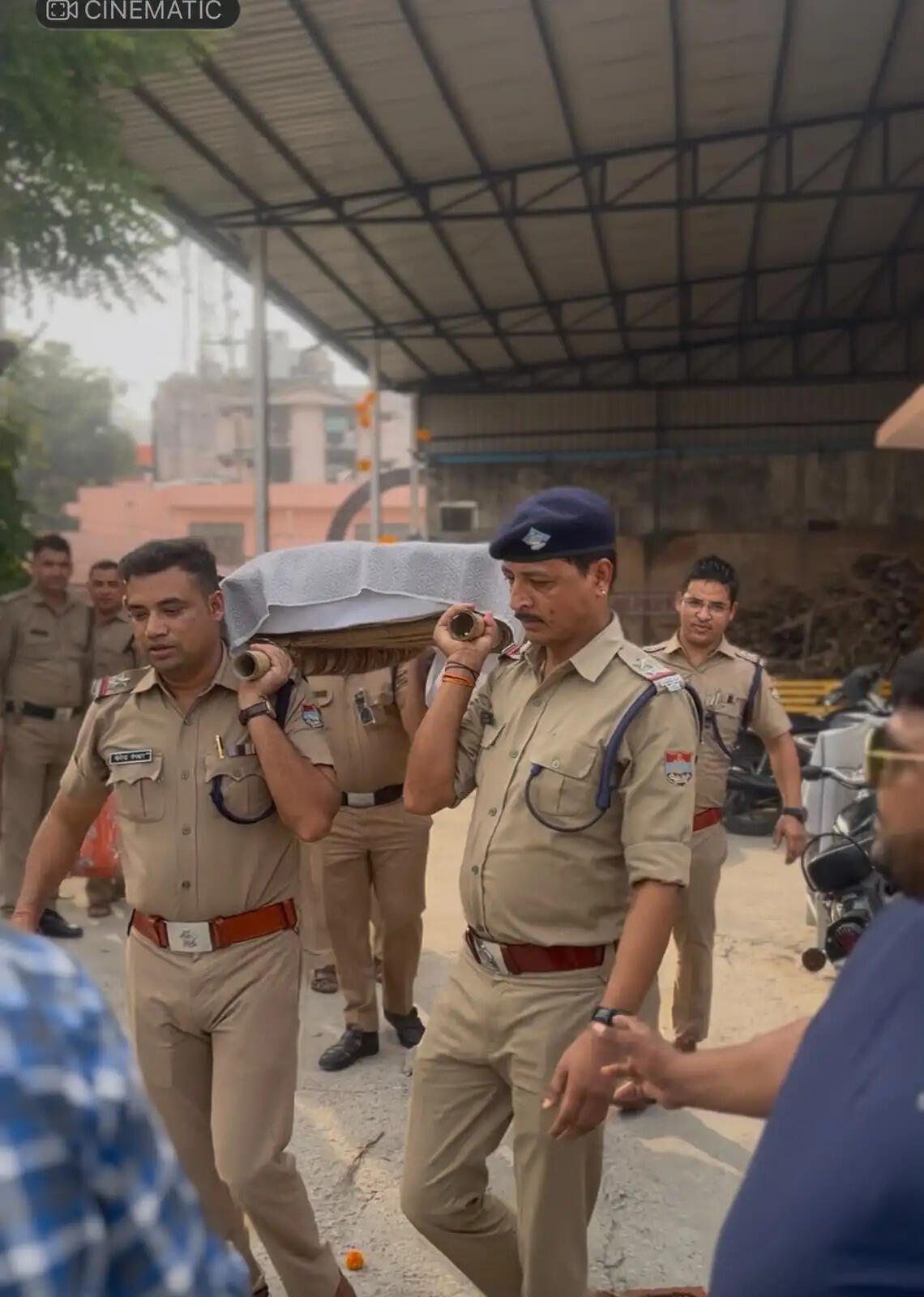 भंडारे वाले बाबा रमाशंकर को पुलिस ने दी अंतिम विदाई