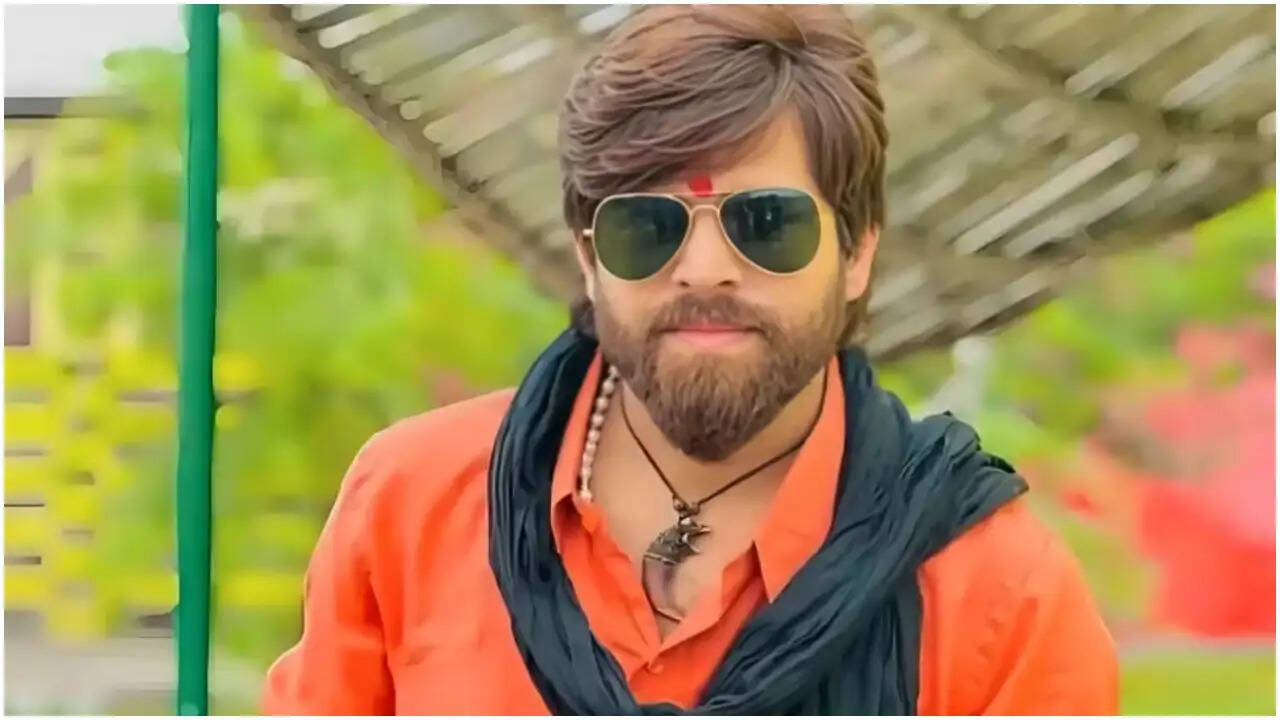 देहरादून कॉलेज कार्यक्रम में विवाद: मासूम शर्मा पर आपत्तिजनक टिप्पणी का आरोप