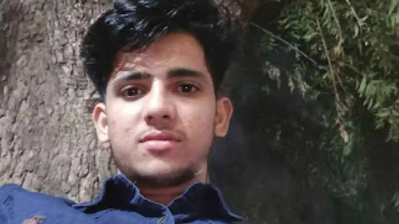 दिल्ली में IRS अधिकारी की बेटी की हत्या: पूर्व नौकर पर शक, क्या है साजिश?