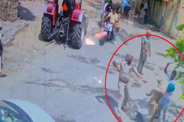 पंजाब में एएसआई की गुंडागर्दी: पूर्व फौजी और भतीजे की पिटाई का वीडियो वायरल