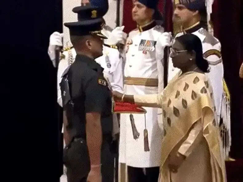 राष्ट्रपति ने 29 जवानों को शौर्य चक्र से सम्मानित किया