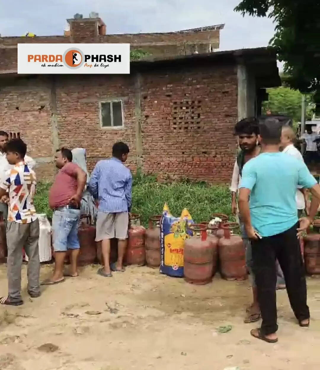 सोनौली-नौतनवा में रसोई गैस की किल्लत से जनता परेशान