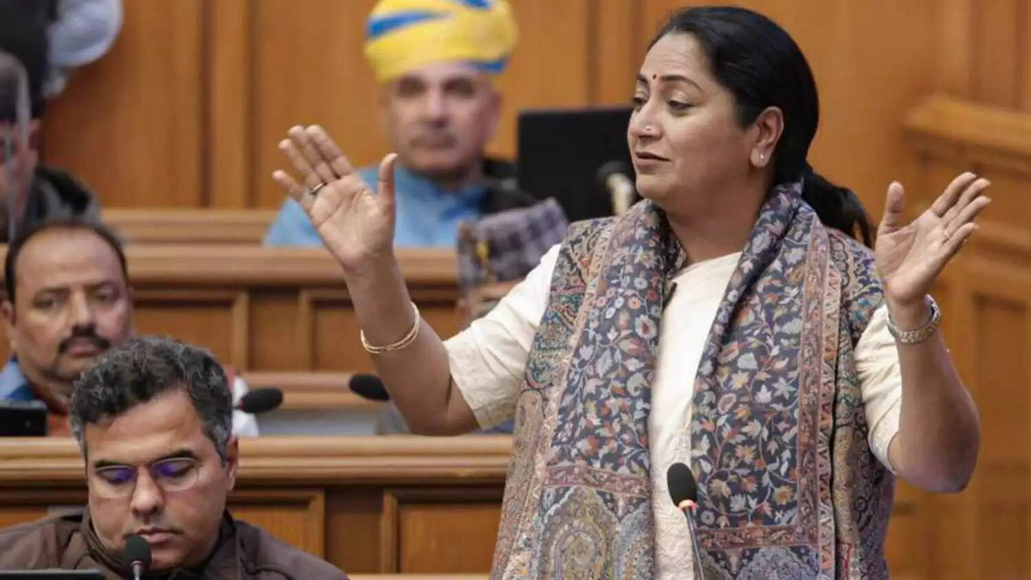 दिल्ली में बिजली दरों में वृद्धि की संभावना, सरकार को चुकाना है बड़ा बकाया