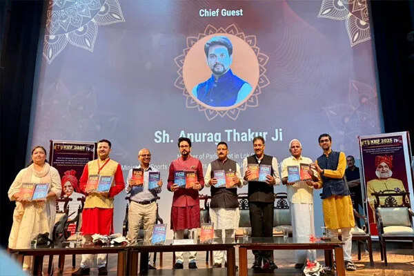 अनुराग सिंह ठाकुर ने आईआईटी मंडी में कुल्हड़ इकोनॉमी पर साझा किए विचार