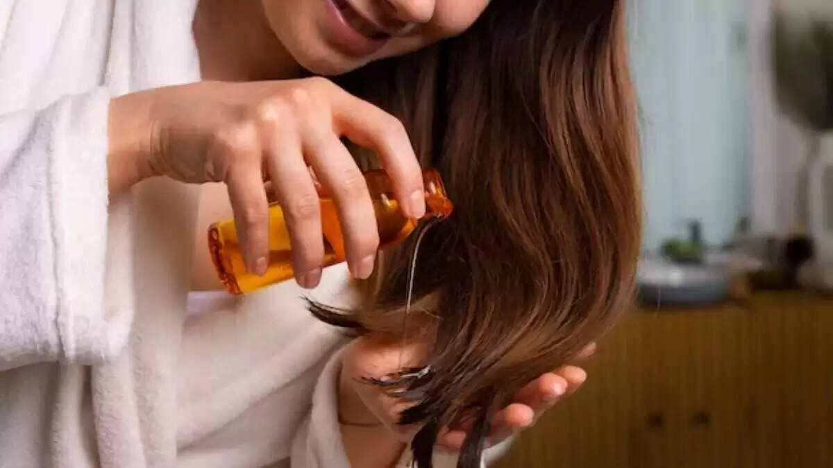 बालों के झड़ने से बचने के लिए अपनाएँ ये सरल उपाय