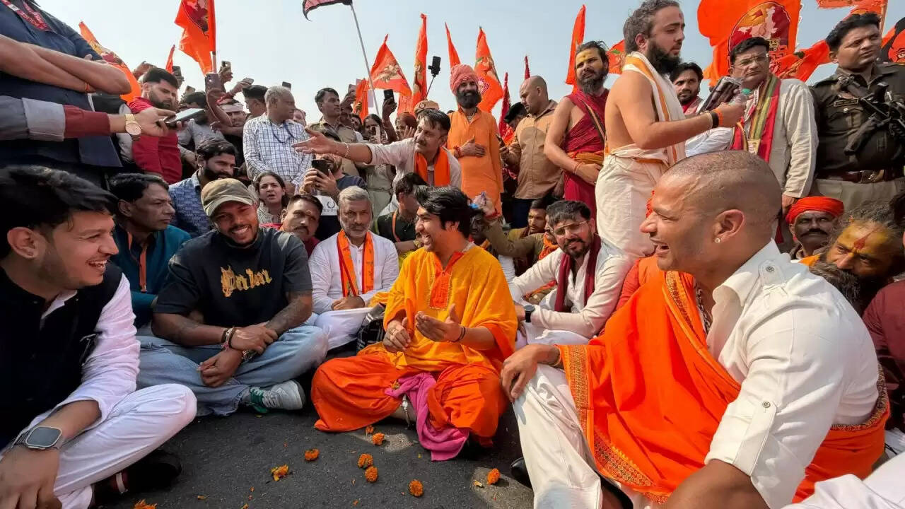 फरीदाबाद में धीरेंद्र शास्त्री की पदयात्रा: भीड़ और ट्रैफिक प्रबंधन की चुनौतियाँ