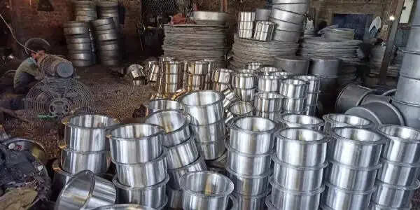 यमुनानगर: पश्चिम एशिया संकट से जगाधरी बर्तन उद्योग पर गहरा असर