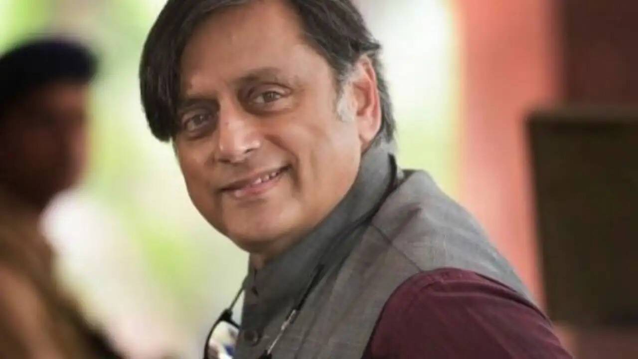 केरल विधानसभा चुनाव की तारीख का ऐलान, शशि थरूर ने मुख्यमंत्री पद की दौड़ से किया इनकार