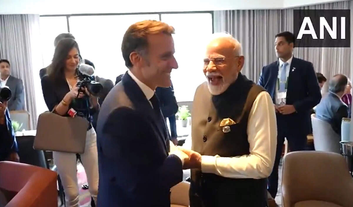 प्रधानमंत्री मोदी और मैक्रों की बातचीत का मजेदार वीडियो वायरल
