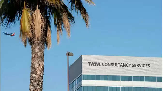 TCS में 12,000 कर्मचारियों की छंटनी पर IT मंत्रालय की नजर