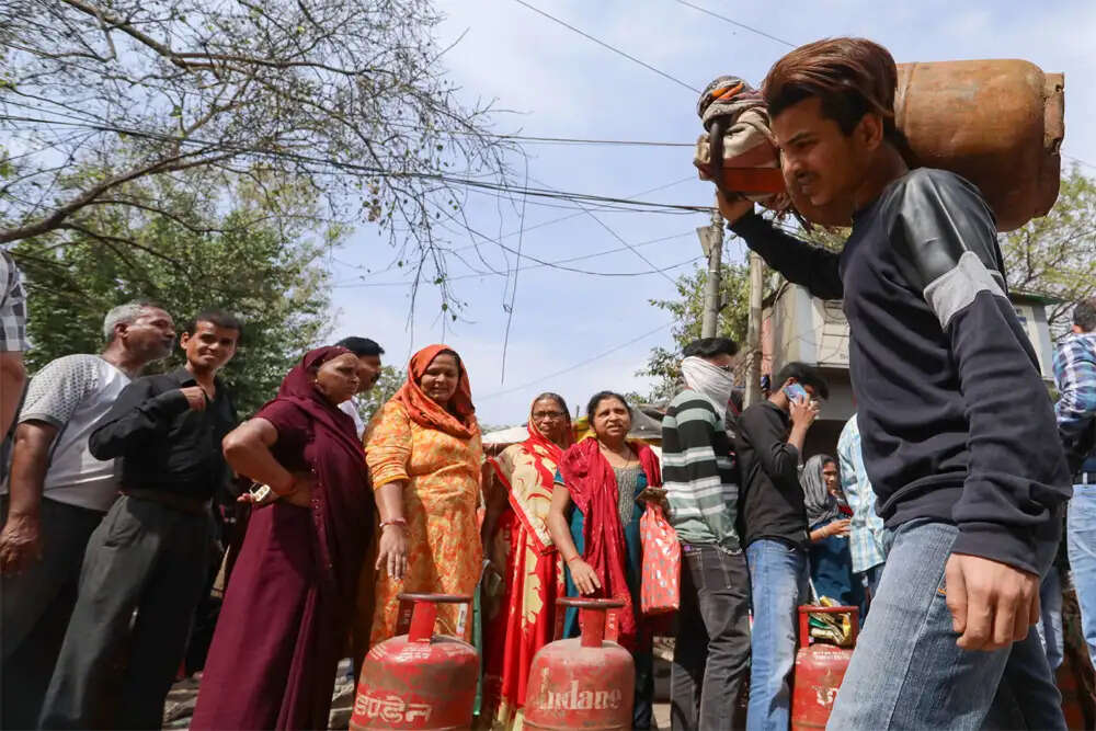 भारत की अर्थव्यवस्था में बढ़ता संकट: वित्त मंत्रालय की रिपोर्ट में चिंताजनक संकेत