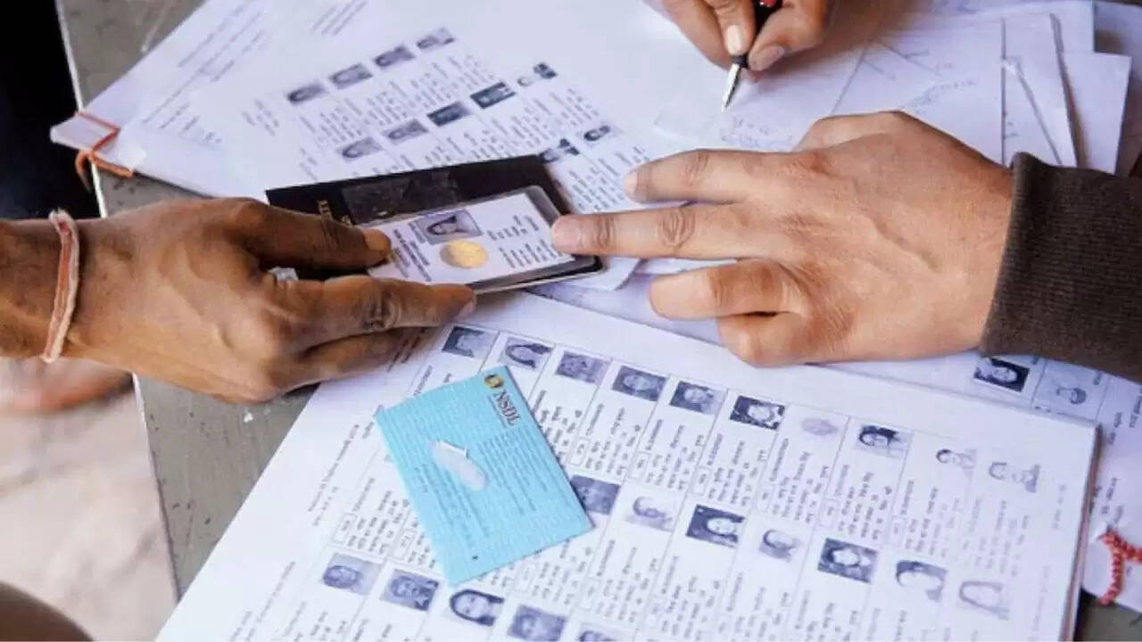 बिहार विधानसभा चुनावों में मतदाताओं की संख्या में गिरावट: क्या है कारण?