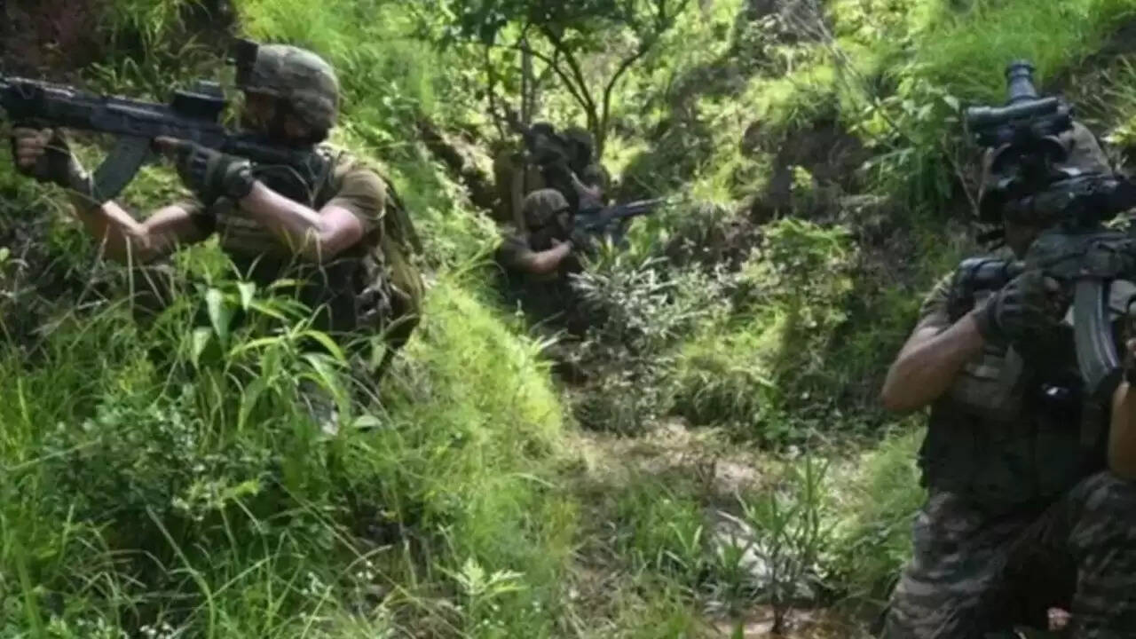 किश्तवाड़ में आतंकवादियों के खिलाफ सेना का सर्च ऑपरेशन जारी